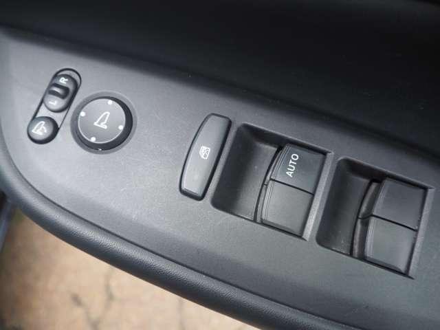 フィット ホーム　４ＷＤ　衝突軽減　レーダークルーズ　誤発進抑制　車線逸脱　純正ＳＤナビ　フルセグ　バックカメラ　ＬＥＤヘッドライト　オートハイビーム　アイドリングストップ　プッシュスタート　リアワイドカメラ　ドラレコ（56枚目）