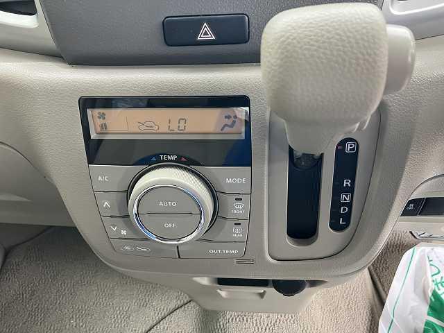 スペーシア X 検2年 スマートキー プッシュスタート ベンチシート アイドリングストップ 片側電動スライドドア オートエアコン ナビ フルフラットシート(31枚目)