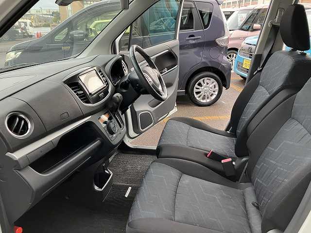 ワゴンＲスティングレー Ｘ　検８年２月　４ＷＤ　プッシュスタート　スマートキー　社外ナビ　ＴＶ　バックカメラ　前席シートヒーター　ベンチシート　オートエアコン　アルミホイール　オートライト（17枚目）
