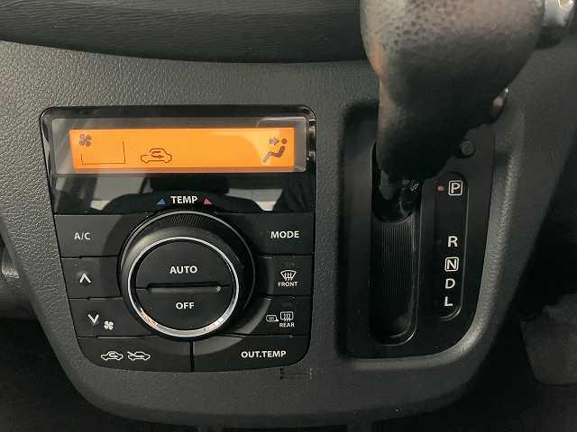 ワゴンＲスティングレー Ｘ　検８年２月　４ＷＤ　プッシュスタート　スマートキー　社外ナビ　ＴＶ　バックカメラ　前席シートヒーター　ベンチシート　オートエアコン　アルミホイール　オートライト（29枚目）