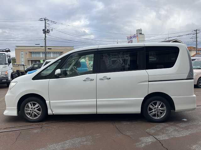 セレナ ライダー　ブラックライン　検２年　４ＷＤ　８人乗り　Ｂカメラ　両側電動スライドドア　ナビ　ＴＶ　ＥＴＣ　オートライト　スマートキー　プッシュスタート　オートエアコン　アルミホイール　ウィンカーミラー　フォグ　３列シート（11枚目）