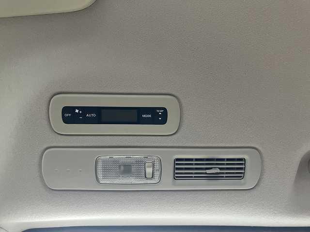 セレナ ライダー　ブラックライン　検２年　４ＷＤ　８人乗り　Ｂカメラ　両側電動スライドドア　ナビ　ＴＶ　ＥＴＣ　オートライト　スマートキー　プッシュスタート　オートエアコン　アルミホイール　ウィンカーミラー　フォグ　３列シート（17枚目）