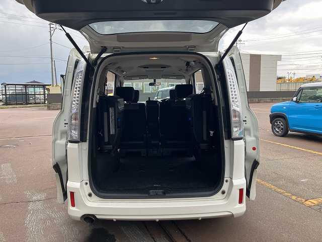 セレナ ライダー　ブラックライン　検２年　４ＷＤ　８人乗り　Ｂカメラ　両側電動スライドドア　ナビ　ＴＶ　ＥＴＣ　オートライト　スマートキー　プッシュスタート　オートエアコン　アルミホイール　ウィンカーミラー　フォグ　３列シート（19枚目）