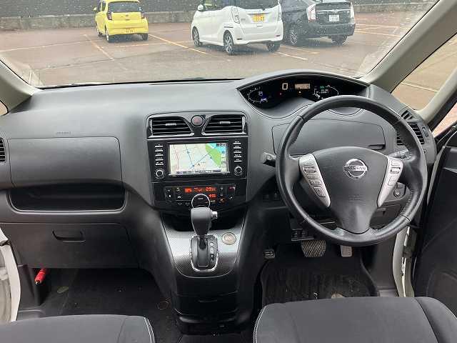 セレナ ライダー　ブラックライン　検２年　４ＷＤ　８人乗り　Ｂカメラ　両側電動スライドドア　ナビ　ＴＶ　ＥＴＣ　オートライト　スマートキー　プッシュスタート　オートエアコン　アルミホイール　ウィンカーミラー　フォグ　３列シート（20枚目）