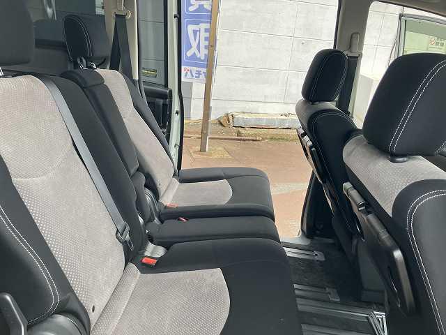 セレナ ライダー　ブラックライン　検２年　４ＷＤ　８人乗り　Ｂカメラ　両側電動スライドドア　ナビ　ＴＶ　ＥＴＣ　オートライト　スマートキー　プッシュスタート　オートエアコン　アルミホイール　ウィンカーミラー　フォグ　３列シート（23枚目）