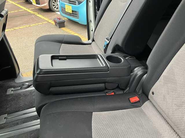 セレナ ライダー　ブラックライン　検２年　４ＷＤ　８人乗り　Ｂカメラ　両側電動スライドドア　ナビ　ＴＶ　ＥＴＣ　オートライト　スマートキー　プッシュスタート　オートエアコン　アルミホイール　ウィンカーミラー　フォグ　３列シート（26枚目）