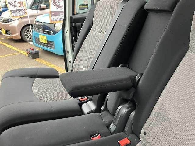 セレナ ライダー　ブラックライン　検２年　４ＷＤ　８人乗り　Ｂカメラ　両側電動スライドドア　ナビ　ＴＶ　ＥＴＣ　オートライト　スマートキー　プッシュスタート　オートエアコン　アルミホイール　ウィンカーミラー　フォグ　３列シート（27枚目）