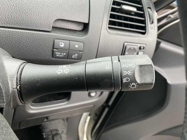 セレナ ライダー　ブラックライン　検２年　４ＷＤ　８人乗り　Ｂカメラ　両側電動スライドドア　ナビ　ＴＶ　ＥＴＣ　オートライト　スマートキー　プッシュスタート　オートエアコン　アルミホイール　ウィンカーミラー　フォグ　３列シート（32枚目）