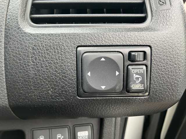 セレナ ライダー　ブラックライン　検２年　４ＷＤ　８人乗り　Ｂカメラ　両側電動スライドドア　ナビ　ＴＶ　ＥＴＣ　オートライト　スマートキー　プッシュスタート　オートエアコン　アルミホイール　ウィンカーミラー　フォグ　３列シート（37枚目）