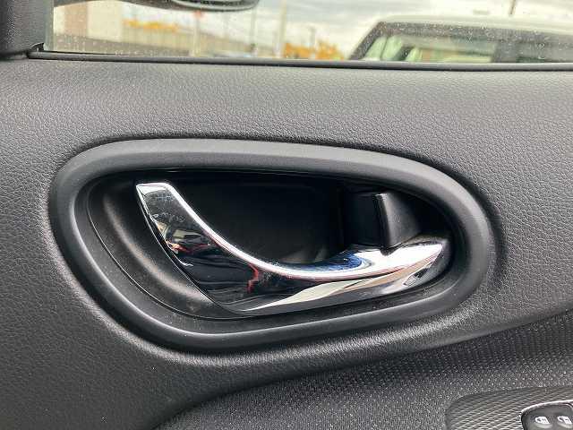 セレナ ライダー　ブラックライン　検２年　４ＷＤ　８人乗り　Ｂカメラ　両側電動スライドドア　ナビ　ＴＶ　ＥＴＣ　オートライト　スマートキー　プッシュスタート　オートエアコン　アルミホイール　ウィンカーミラー　フォグ　３列シート（39枚目）