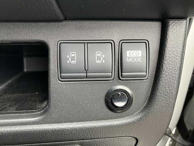 セレナ ライダー　ブラックライン　検２年　４ＷＤ　８人乗り　Ｂカメラ　両側電動スライドドア　ナビ　ＴＶ　ＥＴＣ　オートライト　スマートキー　プッシュスタート　オートエアコン　アルミホイール　ウィンカーミラー　フォグ　３列シート（41枚目）