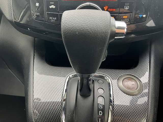 セレナ ライダー　ブラックライン　検２年　４ＷＤ　８人乗り　Ｂカメラ　両側電動スライドドア　ナビ　ＴＶ　ＥＴＣ　オートライト　スマートキー　プッシュスタート　オートエアコン　アルミホイール　ウィンカーミラー　フォグ　３列シート（43枚目）