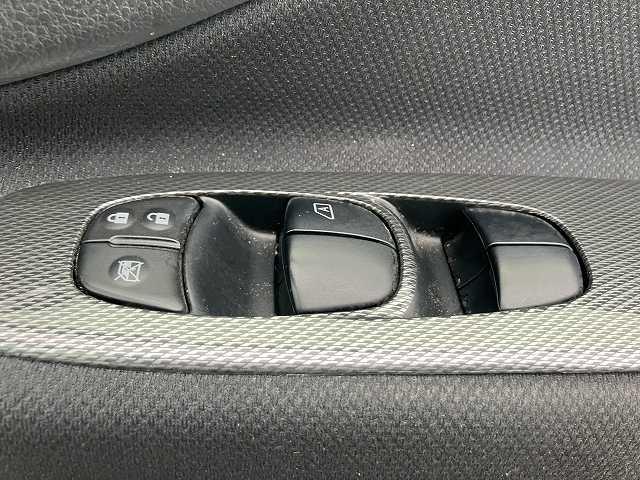 セレナ ライダー　ブラックライン　検２年　４ＷＤ　８人乗り　Ｂカメラ　両側電動スライドドア　ナビ　ＴＶ　ＥＴＣ　オートライト　スマートキー　プッシュスタート　オートエアコン　アルミホイール　ウィンカーミラー　フォグ　３列シート（44枚目）