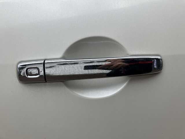 セレナ ライダー　ブラックライン　検２年　４ＷＤ　８人乗り　Ｂカメラ　両側電動スライドドア　ナビ　ＴＶ　ＥＴＣ　オートライト　スマートキー　プッシュスタート　オートエアコン　アルミホイール　ウィンカーミラー　フォグ　３列シート（61枚目）