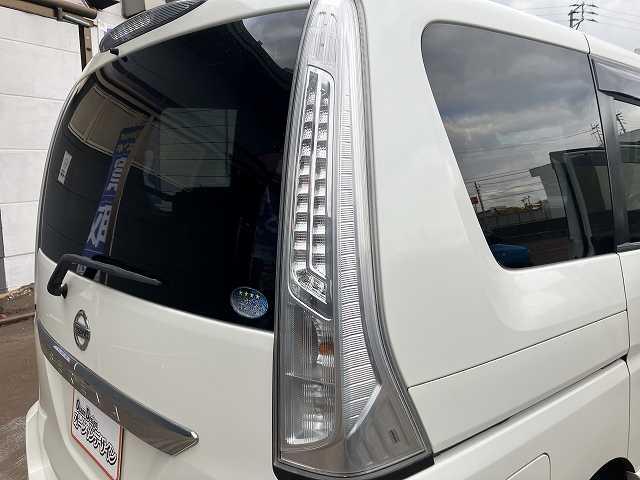 セレナ ライダー　ブラックライン　検２年　４ＷＤ　８人乗り　Ｂカメラ　両側電動スライドドア　ナビ　ＴＶ　ＥＴＣ　オートライト　スマートキー　プッシュスタート　オートエアコン　アルミホイール　ウィンカーミラー　フォグ　３列シート（64枚目）