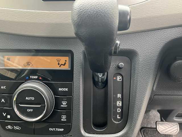 ワゴンＲ ＦＸ　検８年６月　キーレス　オートエアコン　純正オーディオ　シートヒーター　アイドリングストップ　ベンチシート　フルフラットシート　ＣＤ　合鍵あり（28枚目）