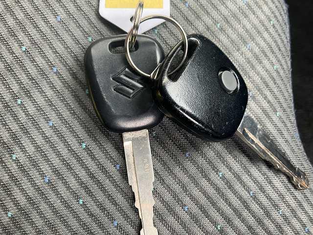 ワゴンＲ ＦＸ　検８年６月　キーレス　オートエアコン　純正オーディオ　シートヒーター　アイドリングストップ　ベンチシート　フルフラットシート　ＣＤ　合鍵あり（33枚目）