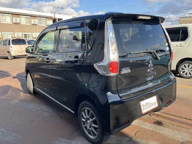 ｅＫカスタム Ｇ　検２年　社外ナビ　バックカメラ　ＴＶ　アイドリングストップ　プッシュスタート　ウィンカーミラー　ベンチシート　シートヒーター　オートエアコン　アルミホイール（13枚目）