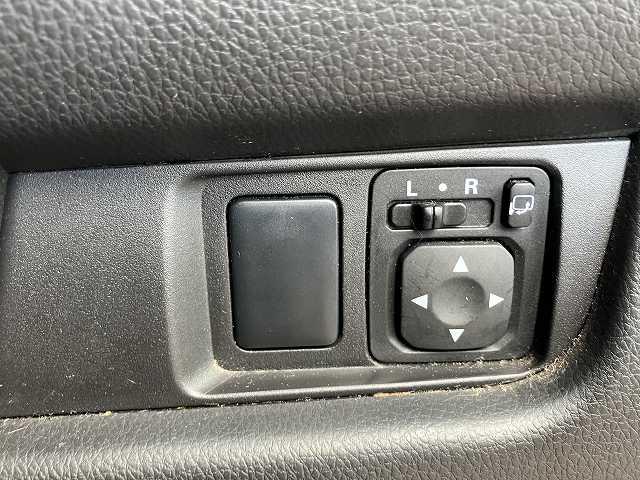 ｅＫカスタム Ｇ　検２年　社外ナビ　バックカメラ　ＴＶ　アイドリングストップ　プッシュスタート　ウィンカーミラー　ベンチシート　シートヒーター　オートエアコン　アルミホイール（22枚目）