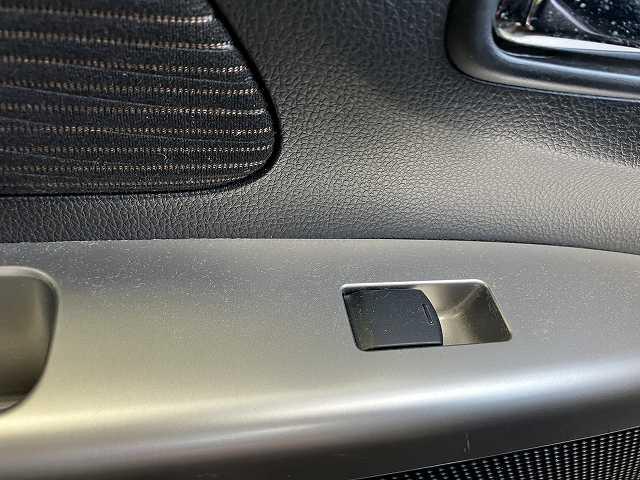 ｅＫカスタム Ｇ　検２年　社外ナビ　バックカメラ　ＴＶ　アイドリングストップ　プッシュスタート　ウィンカーミラー　ベンチシート　シートヒーター　オートエアコン　アルミホイール（27枚目）