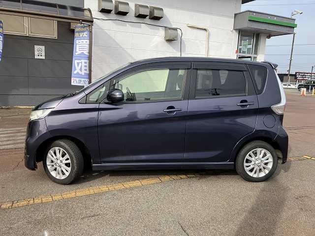 デイズ ハイウェイスターX Vセレクション+セーフティII 検8年10月 4WD アラウンドビューモニター アイドリングストップ 運転席シートヒーター CD オートエアコン スマートキー アルミホイール フォグ バックカメラ(5枚目)