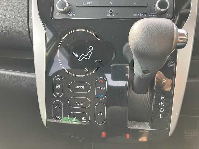 デイズ ハイウェイスターX Vセレクション+セーフティII 検8年10月 4WD アラウンドビューモニター アイドリングストップ 運転席シートヒーター CD オートエアコン スマートキー アルミホイール フォグ バックカメラ(17枚目)