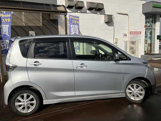 ｅＫカスタム Ｇ　ｅ－アシスト　検８年４月　バックカメラ　Ｂｌｕｅｔｏｏｔｈ　ＥＴＣ　アイドリングストップ　スマートキー　フォグ　ベンチシート　ウィンカーミラー　オートエアコン　ＣＤ　ＤＶＤ　関東仕入れ（5枚目）