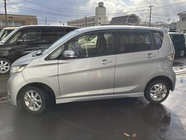 ｅＫカスタム Ｇ　ｅ－アシスト　検８年４月　バックカメラ　Ｂｌｕｅｔｏｏｔｈ　ＥＴＣ　アイドリングストップ　スマートキー　フォグ　ベンチシート　ウィンカーミラー　オートエアコン　ＣＤ　ＤＶＤ　関東仕入れ（6枚目）