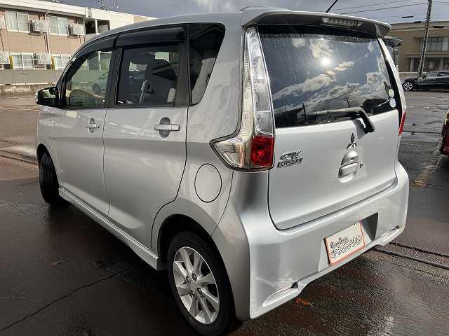 ｅＫカスタム Ｇ　ｅ－アシスト　検８年４月　バックカメラ　Ｂｌｕｅｔｏｏｔｈ　ＥＴＣ　アイドリングストップ　スマートキー　フォグ　ベンチシート　ウィンカーミラー　オートエアコン　ＣＤ　ＤＶＤ　関東仕入れ（9枚目）