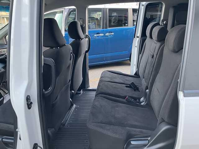 フリード Ｇ　ジャストセレクション　検２年　４ＷＤ　ＥＴＣ　ナビ　バックカメラ　オートエアコン　オートライト　左側電動スライドドア　Ｂｌｕｅｔｏｏｔｈ　社外アルミホイール　ウィンカーミラー　３列シート　フォグライト（16枚目）