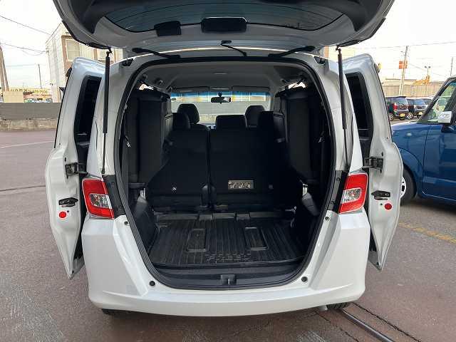 フリード Ｇ　ジャストセレクション　検２年　４ＷＤ　ＥＴＣ　ナビ　バックカメラ　オートエアコン　オートライト　左側電動スライドドア　Ｂｌｕｅｔｏｏｔｈ　社外アルミホイール　ウィンカーミラー　３列シート　フォグライト（22枚目）