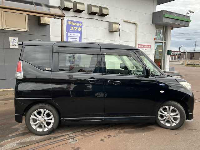 ソリオ ハイブリッドＭＸ　検２年　ナビ　ＥＴＣ　ＴＶ　バックカメラ　スマートキー　アルミホイール　片側電動スライドドア　ウィンカーミラー　５人乗り　オートエアコン（10枚目）