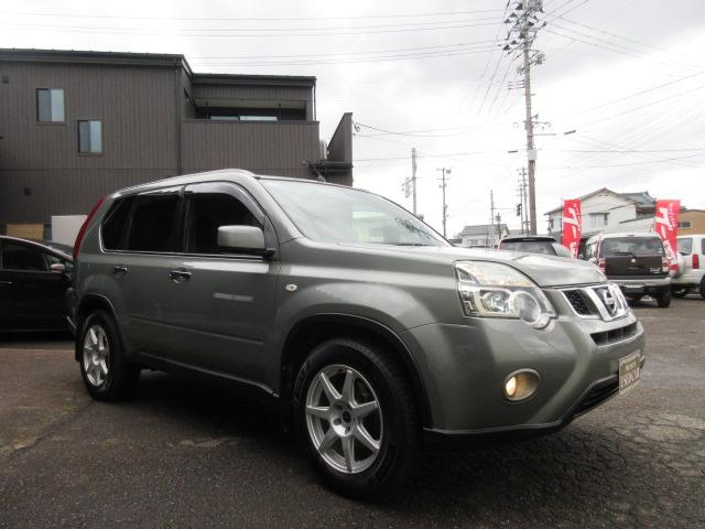 エクストレイル ２０Ｓｔｔ　関東仕入　禁煙車　４ＷＤ切替　記録簿　ＳＤナビ　フルセグＴＶ　Ｂｌｕｅｔｏｏｔｈ　バックカメラ　ＥＴＣ　ドライブレコーダー　　キセノンライト　ＦＯＧランプ　１７ＡＷ　カプロンシート　横滑り防止（3枚目）