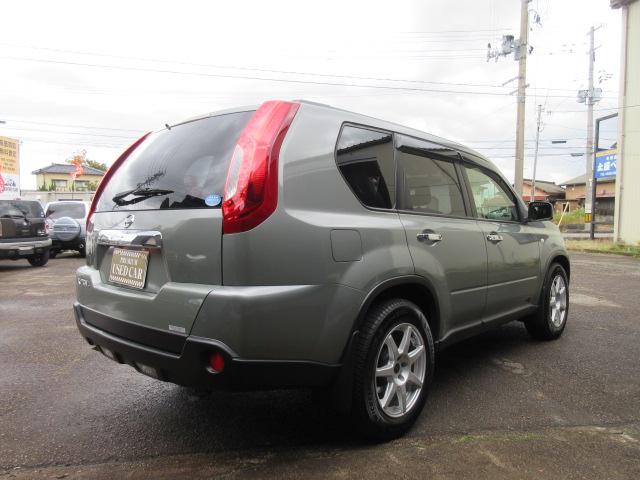 エクストレイル ２０Ｓｔｔ　関東仕入　禁煙車　４ＷＤ切替　記録簿　ＳＤナビ　フルセグＴＶ　Ｂｌｕｅｔｏｏｔｈ　バックカメラ　ＥＴＣ　ドライブレコーダー　　キセノンライト　ＦＯＧランプ　１７ＡＷ　カプロンシート　横滑り防止（5枚目）