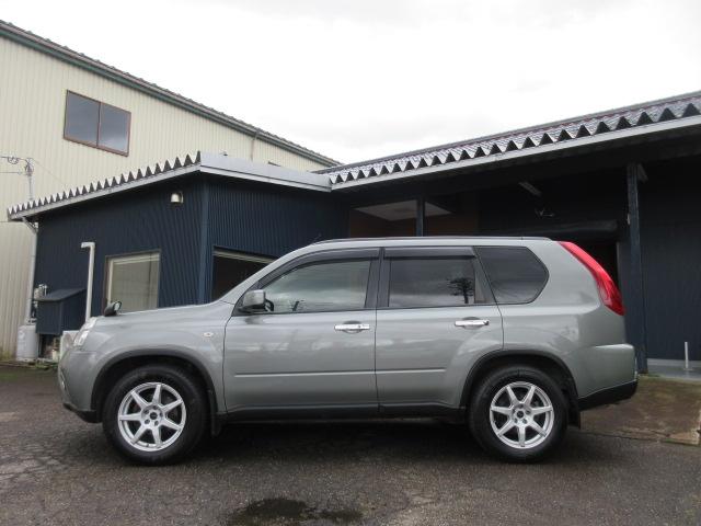 エクストレイル ２０Ｓｔｔ　関東仕入　禁煙車　４ＷＤ切替　記録簿　ＳＤナビ　フルセグＴＶ　Ｂｌｕｅｔｏｏｔｈ　バックカメラ　ＥＴＣ　ドライブレコーダー　　キセノンライト　ＦＯＧランプ　１７ＡＷ　カプロンシート　横滑り防止（8枚目）