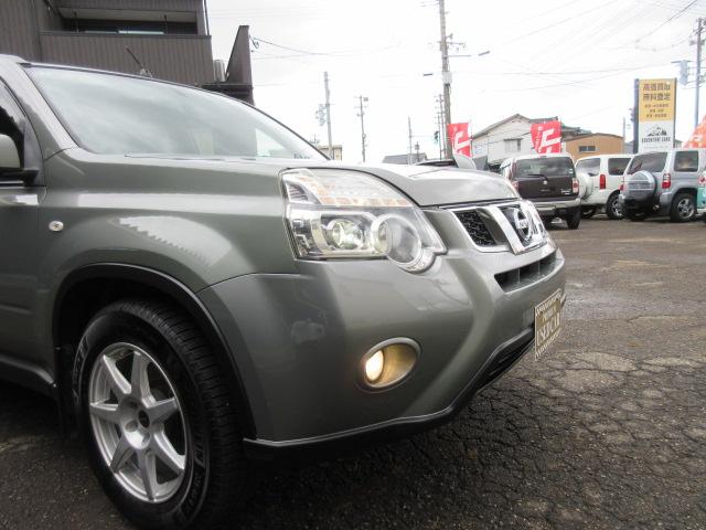 エクストレイル ２０Ｓｔｔ　関東仕入　禁煙車　４ＷＤ切替　記録簿　ＳＤナビ　フルセグＴＶ　Ｂｌｕｅｔｏｏｔｈ　バックカメラ　ＥＴＣ　ドライブレコーダー　　キセノンライト　ＦＯＧランプ　１７ＡＷ　カプロンシート　横滑り防止（9枚目）