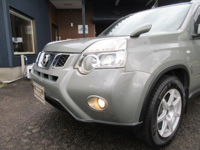 エクストレイル ２０Ｓｔｔ　関東仕入　禁煙車　４ＷＤ切替　記録簿　ＳＤナビ　フルセグＴＶ　Ｂｌｕｅｔｏｏｔｈ　バックカメラ　ＥＴＣ　ドライブレコーダー　　キセノンライト　ＦＯＧランプ　１７ＡＷ　カプロンシート　横滑り防止（10枚目）