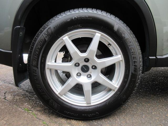 エクストレイル ２０Ｓｔｔ　関東仕入　禁煙車　４ＷＤ切替　記録簿　ＳＤナビ　フルセグＴＶ　Ｂｌｕｅｔｏｏｔｈ　バックカメラ　ＥＴＣ　ドライブレコーダー　　キセノンライト　ＦＯＧランプ　１７ＡＷ　カプロンシート　横滑り防止（13枚目）