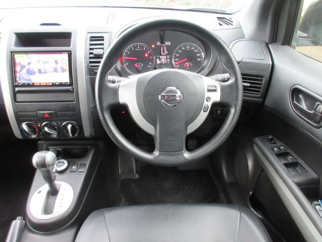 エクストレイル ２０Ｓｔｔ　関東仕入　禁煙車　４ＷＤ切替　記録簿　ＳＤナビ　フルセグＴＶ　Ｂｌｕｅｔｏｏｔｈ　バックカメラ　ＥＴＣ　ドライブレコーダー　　キセノンライト　ＦＯＧランプ　１７ＡＷ　カプロンシート　横滑り防止（14枚目）