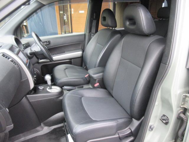 エクストレイル ２０Ｓｔｔ　関東仕入　禁煙車　４ＷＤ切替　記録簿　ＳＤナビ　フルセグＴＶ　Ｂｌｕｅｔｏｏｔｈ　バックカメラ　ＥＴＣ　ドライブレコーダー　　キセノンライト　ＦＯＧランプ　１７ＡＷ　カプロンシート　横滑り防止（29枚目）