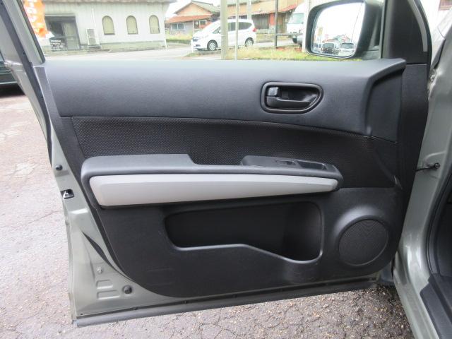 エクストレイル ２０Ｓｔｔ　関東仕入　禁煙車　４ＷＤ切替　記録簿　ＳＤナビ　フルセグＴＶ　Ｂｌｕｅｔｏｏｔｈ　バックカメラ　ＥＴＣ　ドライブレコーダー　　キセノンライト　ＦＯＧランプ　１７ＡＷ　カプロンシート　横滑り防止（30枚目）