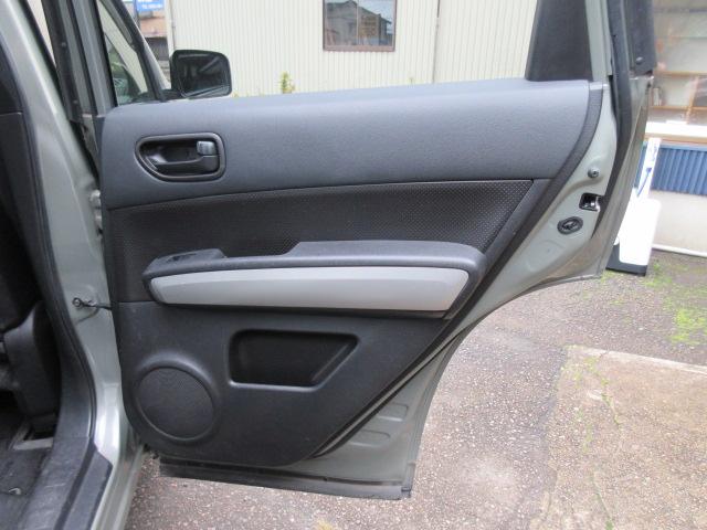 エクストレイル ２０Ｓｔｔ　関東仕入　禁煙車　４ＷＤ切替　記録簿　ＳＤナビ　フルセグＴＶ　Ｂｌｕｅｔｏｏｔｈ　バックカメラ　ＥＴＣ　ドライブレコーダー　　キセノンライト　ＦＯＧランプ　１７ＡＷ　カプロンシート　横滑り防止（32枚目）