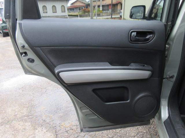 エクストレイル ２０Ｓｔｔ　関東仕入　禁煙車　４ＷＤ切替　記録簿　ＳＤナビ　フルセグＴＶ　Ｂｌｕｅｔｏｏｔｈ　バックカメラ　ＥＴＣ　ドライブレコーダー　　キセノンライト　ＦＯＧランプ　１７ＡＷ　カプロンシート　横滑り防止（34枚目）