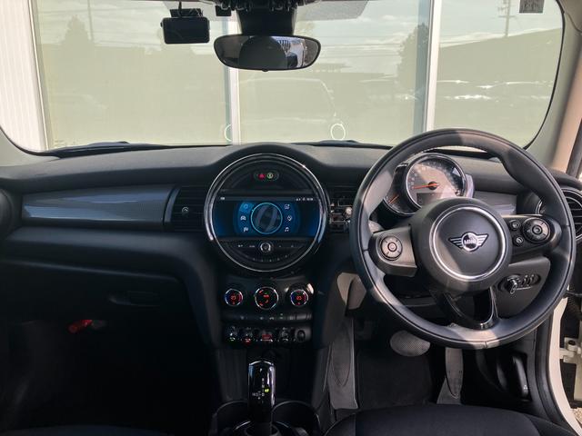 ＭＩＮＩ クーパー　ペッパーパッケージ　クロームライン・エクステリア　カメラ＆パーキングアシストパッケージ　ＬＥＤヘッドライト　弊社販売下取りワンオーナー車両　２年間走行距離無制限保証（9枚目）