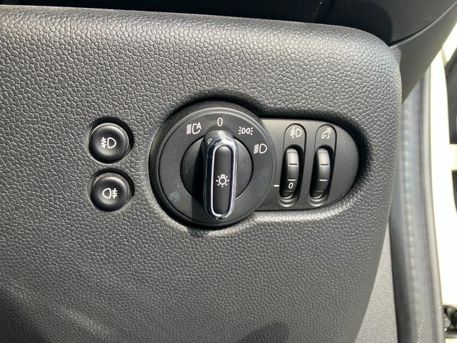 ＭＩＮＩ クーパー　ペッパーパッケージ　クロームライン・エクステリア　カメラ＆パーキングアシストパッケージ　ＬＥＤヘッドライト　弊社販売下取りワンオーナー車両　２年間走行距離無制限保証（24枚目）