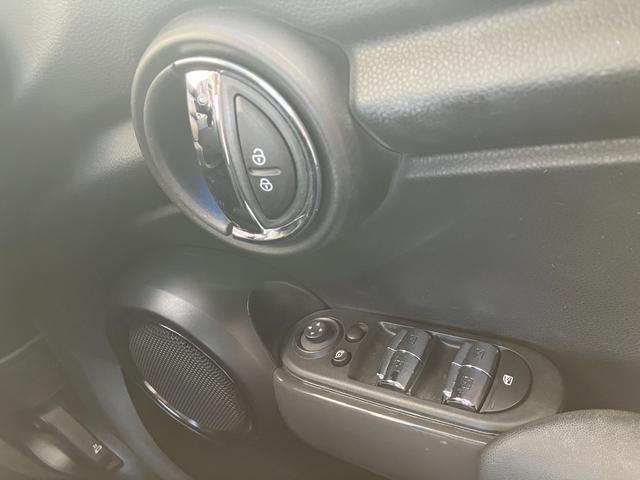 ＭＩＮＩ クーパー　ペッパーパッケージ　クロームライン・エクステリア　カメラ＆パーキングアシストパッケージ　ＬＥＤヘッドライト　弊社販売下取りワンオーナー車両　２年間走行距離無制限保証（25枚目）