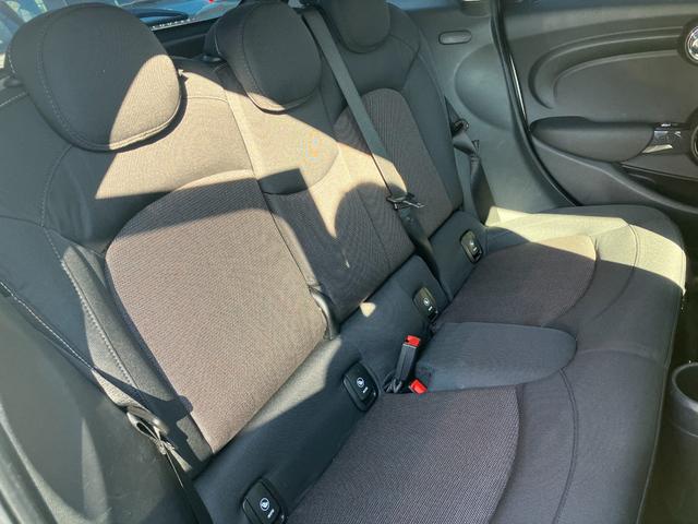 ＭＩＮＩ クーパー　ペッパーパッケージ　クロームライン・エクステリア　カメラ＆パーキングアシストパッケージ　ＬＥＤヘッドライト　弊社販売下取りワンオーナー車両　２年間走行距離無制限保証（29枚目）