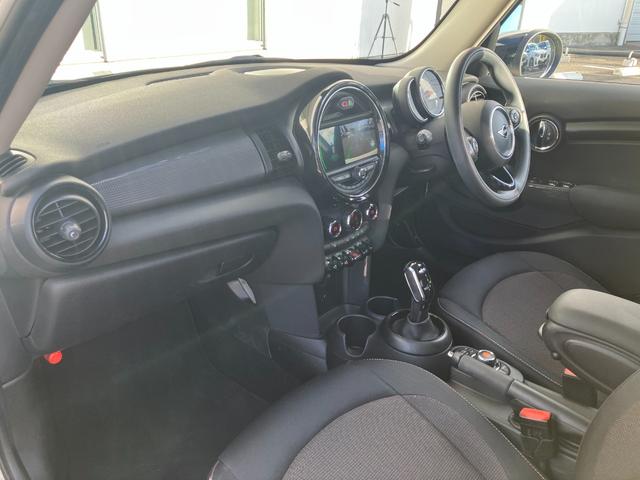 ＭＩＮＩ クーパー　ペッパーパッケージ　クロームライン・エクステリア　カメラ＆パーキングアシストパッケージ　ＬＥＤヘッドライト　弊社販売下取りワンオーナー車両　２年間走行距離無制限保証（30枚目）