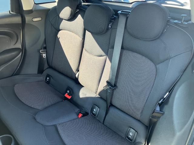 ＭＩＮＩ クーパー　ペッパーパッケージ　クロームライン・エクステリア　カメラ＆パーキングアシストパッケージ　ＬＥＤヘッドライト　弊社販売下取りワンオーナー車両　２年間走行距離無制限保証（32枚目）