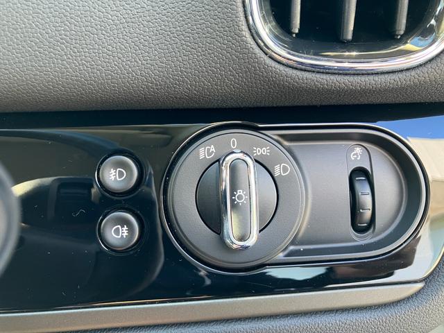 MINI クーパーD クロスオーバー クラシック・トリム プレミアムプラスライン アップルカープレイHDDナビ非装備 オートマチックトランクリッド非装備 アクティブクルーズコントロール非装備 弊社販売下取りワンオーナー車両 2年間走行距離無制限保証(27枚目)